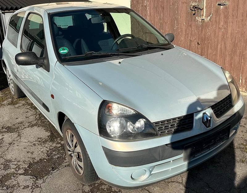 Gebraucht Renault Clio II 58 PS (42 kW) 2001 Silber Kleinwagen
