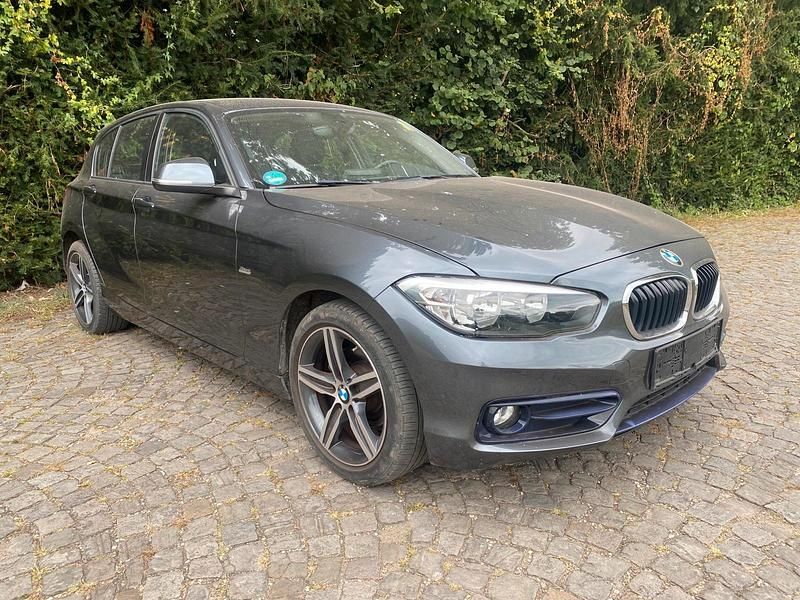 Grau Gebraucht 2016 BMW 118 Sport Line Kleinwagen | 9.500 € (Superpreis) - Bild 1/4