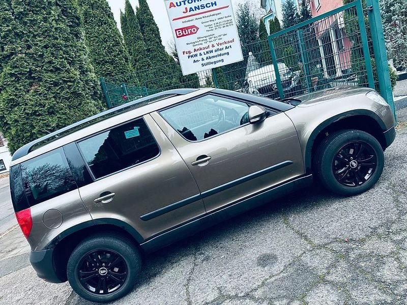 Braun Gebraucht 2010 Skoda Yeti Ambition SUV | 2.999 € (Superpreis) - Bild 1/4