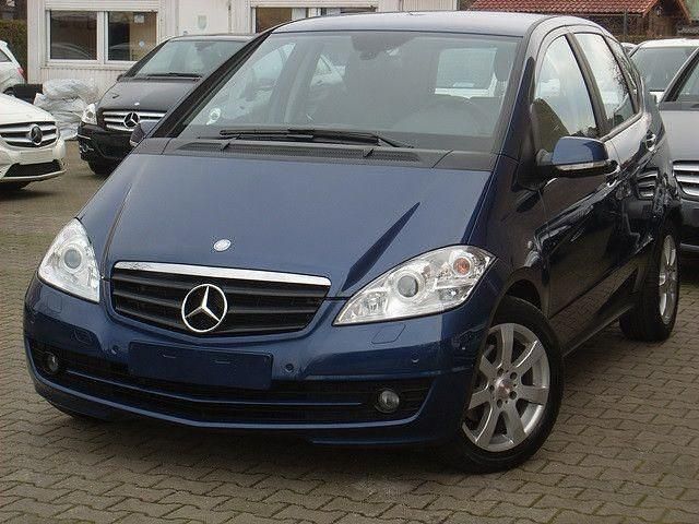 Gebraucht Mercedes A160 95 PS (69 kW) 2011 Blau Limousine