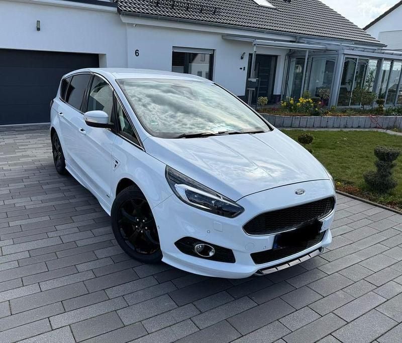 Gebraucht Ford S-MAX Titanium 179 PS (131 kW) 2017 Weiß Van / Kleinbus