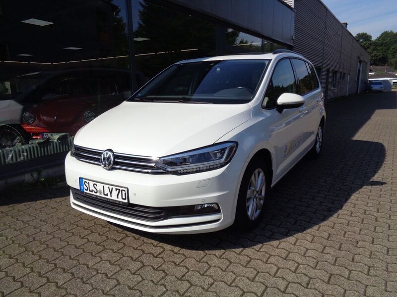Weiß Gebraucht 2020 VW Touran Comfortline Van / Kleinbus | 21.400 € (Fairer Preis) - Bild 1/4