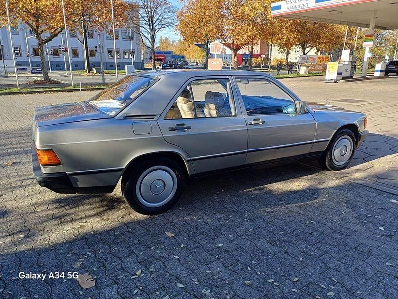 Gebraucht Mercedes 190 101 PS (74 kW) 1986 Beige Limousine