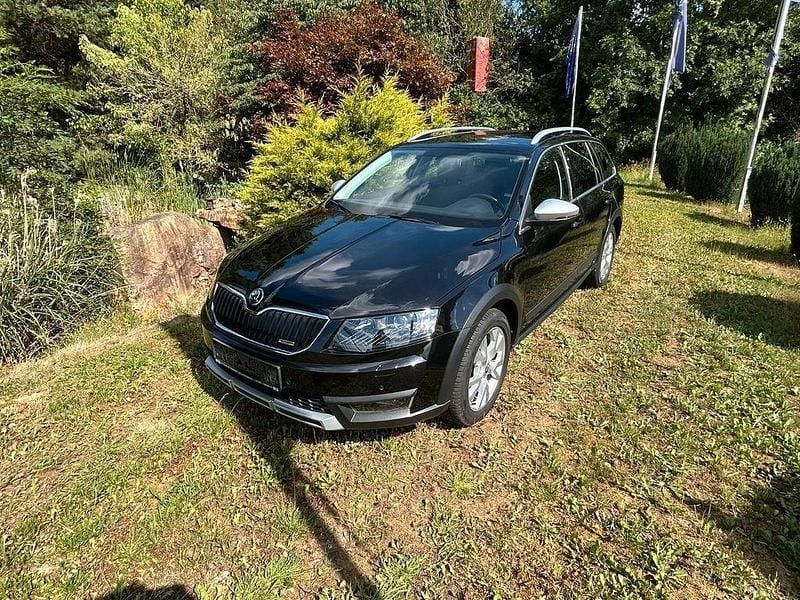 Schwarz Gebraucht 2015 Skoda Octavia Kombi | 16.200 € (Fairer Preis) - Bild 1/4