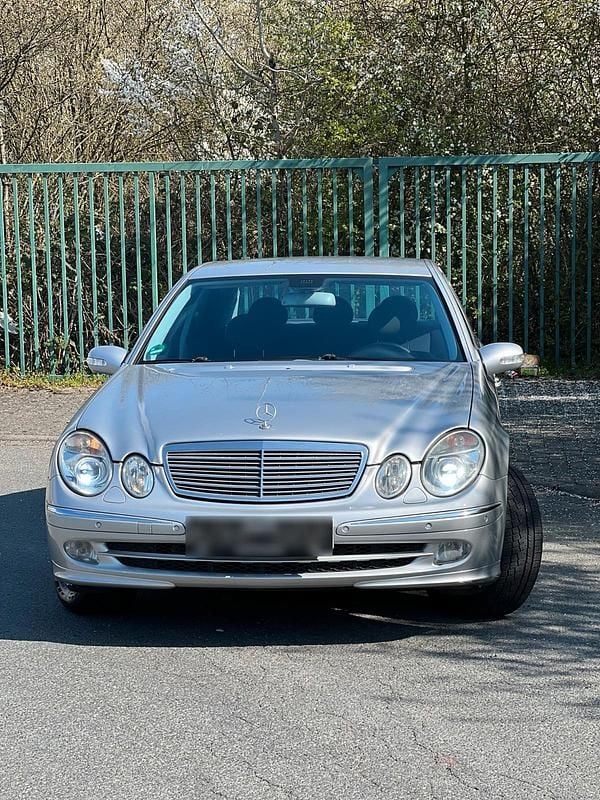 Gebraucht Mercedes E270 177 PS (130 kW) 2002 Silber Limousine