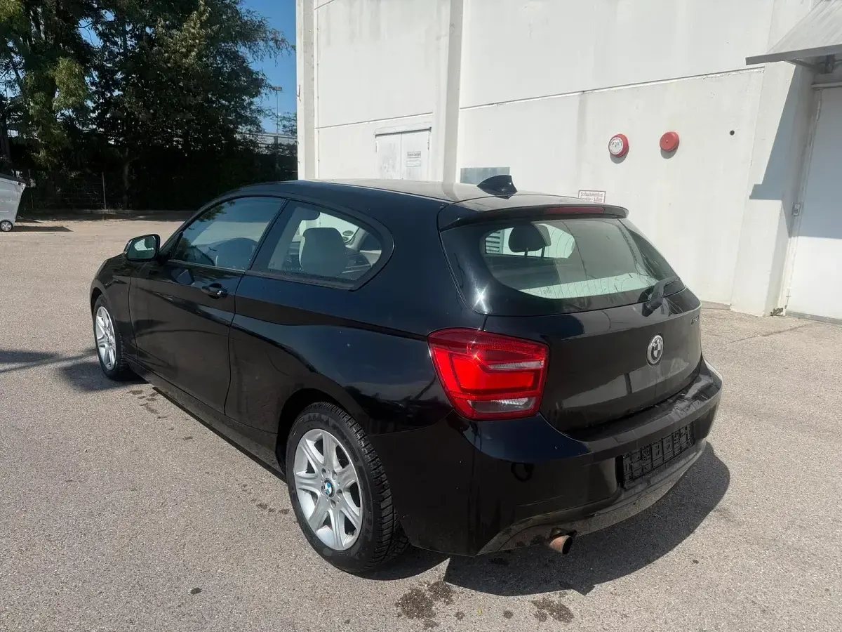 Gebraucht BMW 114 105 PS (77 kW) 2013 Schwarz Kleinwagen