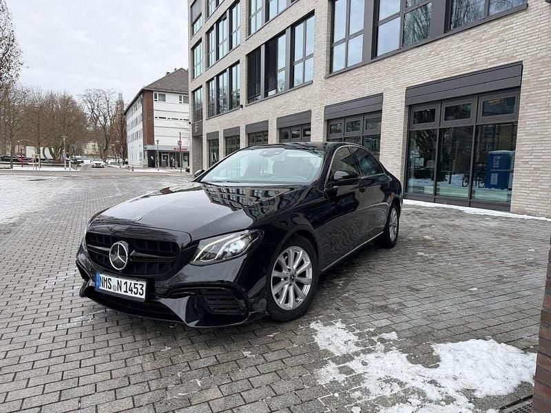 Gebraucht Mercedes E220 AMG 194 PS (142 kW) 2019 Schwarz Limousine