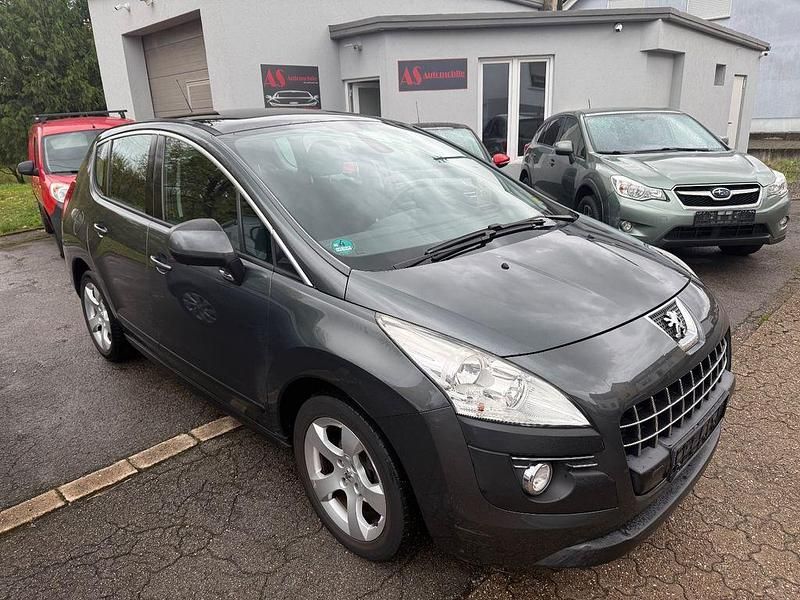 Grau Gebraucht 2011 Peugeot 3008 Premium Van / Kleinbus | 3.490 € (Fairer Preis) - Bild 1/4