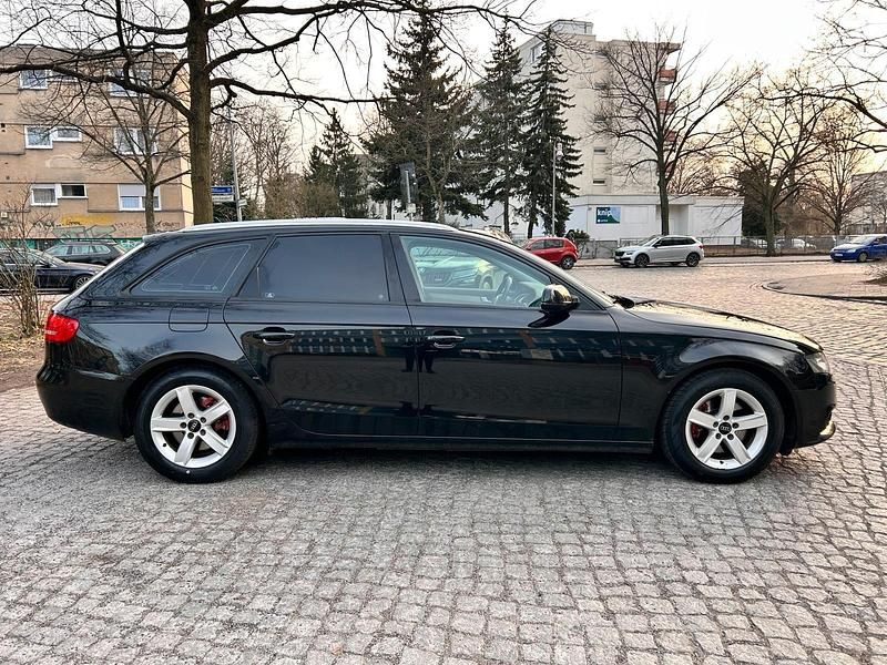 Gebraucht Audi A4 140 PS (102 kW) 2010 Schwarz Kombi