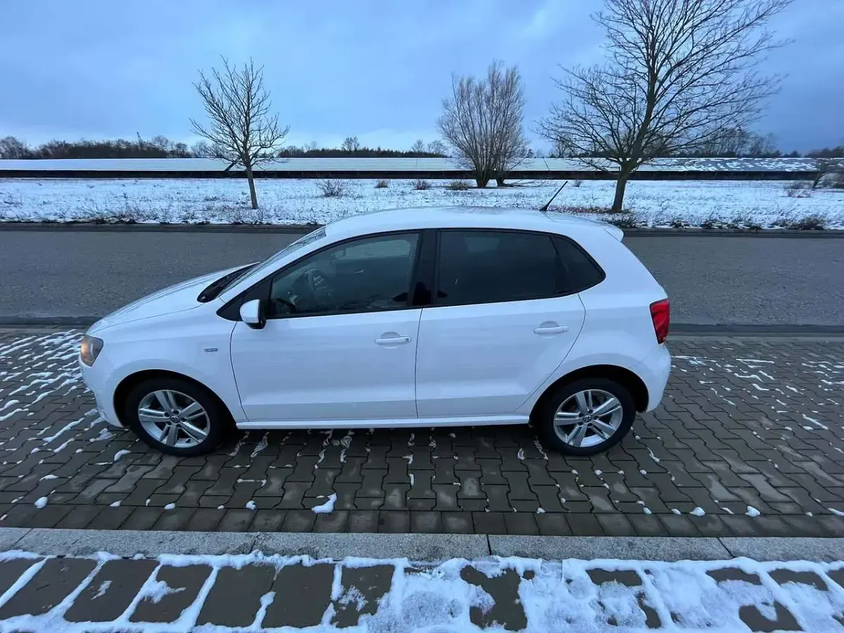 Gebraucht VW Polo Life 69 PS (50 kW) 2014 Weiß Limousine