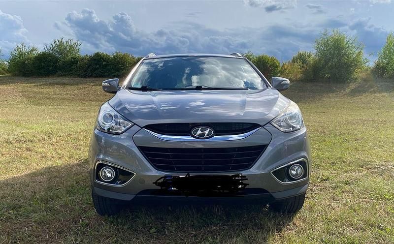 Grau Gebraucht 2011 Hyundai ix35 Style SUV | 11.340 € (Fairer Preis) - Bild 1/4