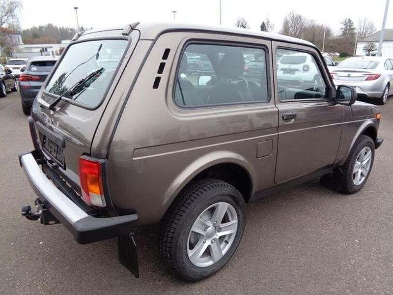 Gebraucht Lada niva 83 PS (61 kW) 2021 Braun SUV