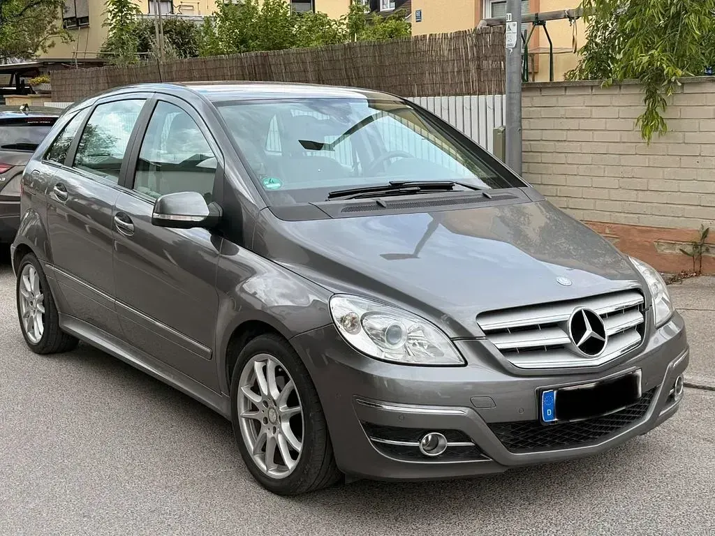 Gebraucht Mercedes B200 193 PS (141 kW) 2010 Grau Van / Kleinbus