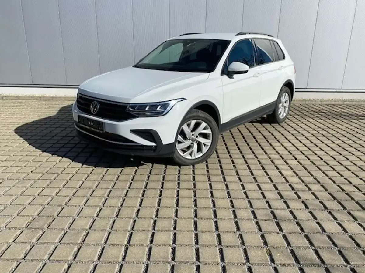 Gebraucht VW Tiguan IQ Drive 150 PS (110 kW) 2023 Pure white SUV