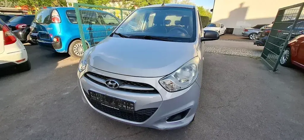 Gebraucht Hyundai i10 Edition 69 PS (50 kW) 2013 Silber Kleinwagen