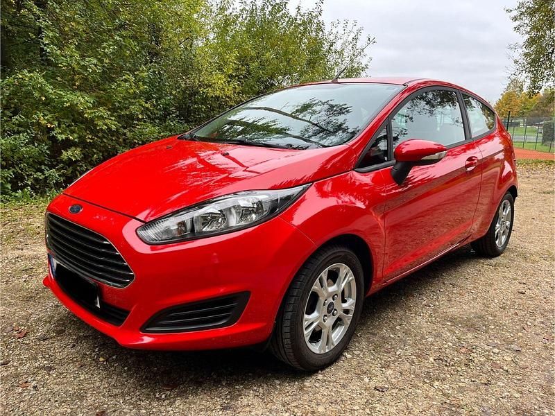 Rot Gebraucht 2014 Ford Fiesta SYNC Edition Kleinwagen | 5.300 € (Guter Preis) - Bild 1/4