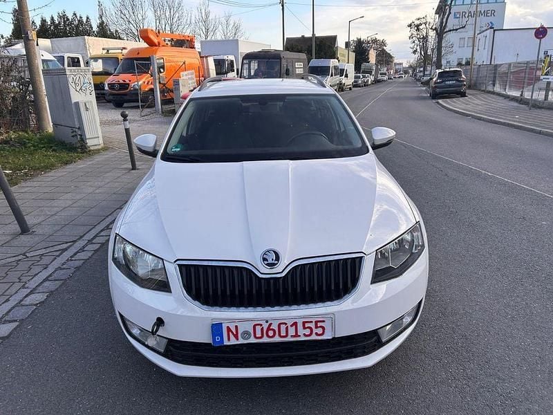 Gebraucht Skoda Octavia Ambition 150 PS (110 kW) 2014 Weiß Kleinwagen
