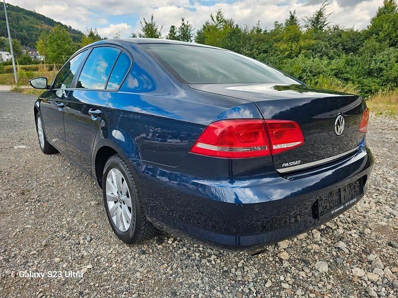 Gebraucht VW Passat Trendline 122 PS (89 kW) 2014 Blau Limousine