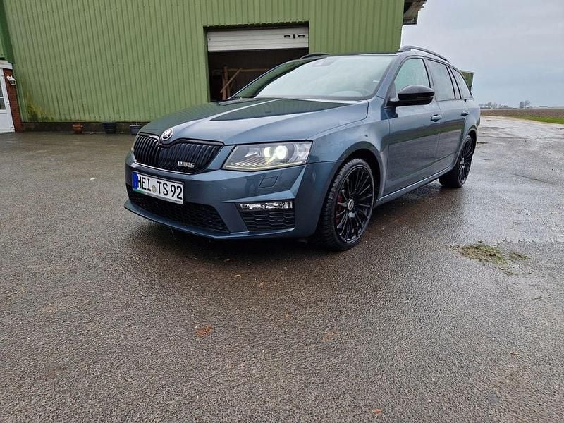 Grau Gebraucht 2015 Skoda Octavia RS Kombi | 11.000 € (Superpreis) - Bild 1/4