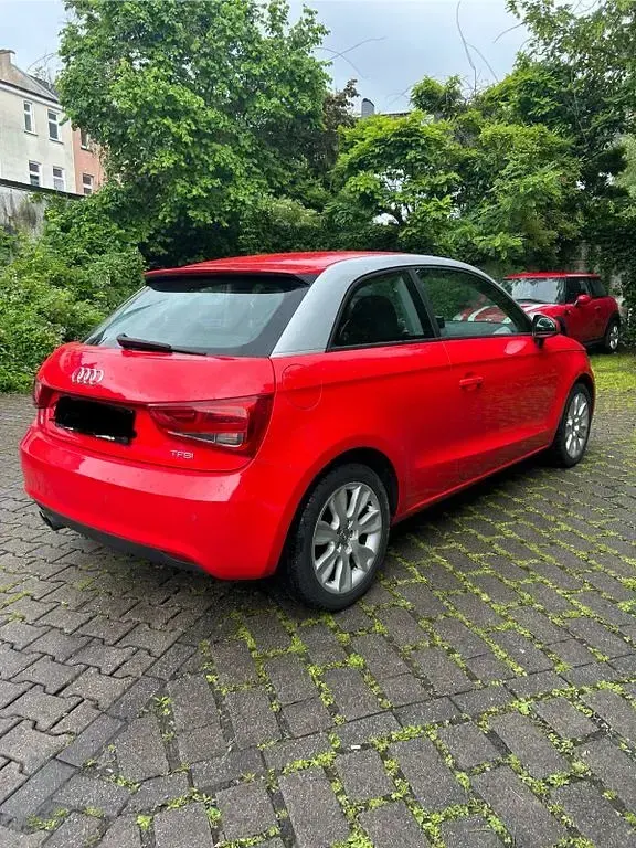 Gebraucht Audi A1 Ambiente 122 PS (89 kW) 2012 Rot Kleinwagen