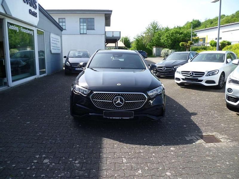 Gebraucht Mercedes E200 Advanced 227 PS (166 kW) 2024 Obsidianschwarz  metalliclack (metallic) Kombi