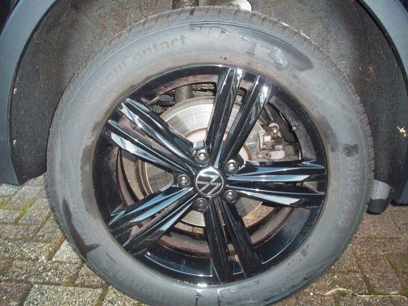 Gebraucht VW Tiguan Sport 131 PS (96 kW) 2022 Schwarz SUV