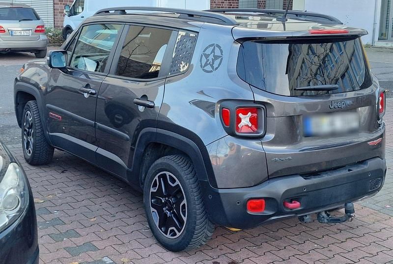 Gebraucht Jeep Renegade 170 PS (125 kW) 2016 Schwarz SUV
