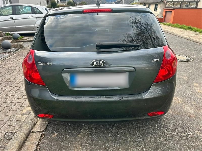 Second-hand Kia Ceed 115 CP (84 kW) 2007 Gri Hatchback