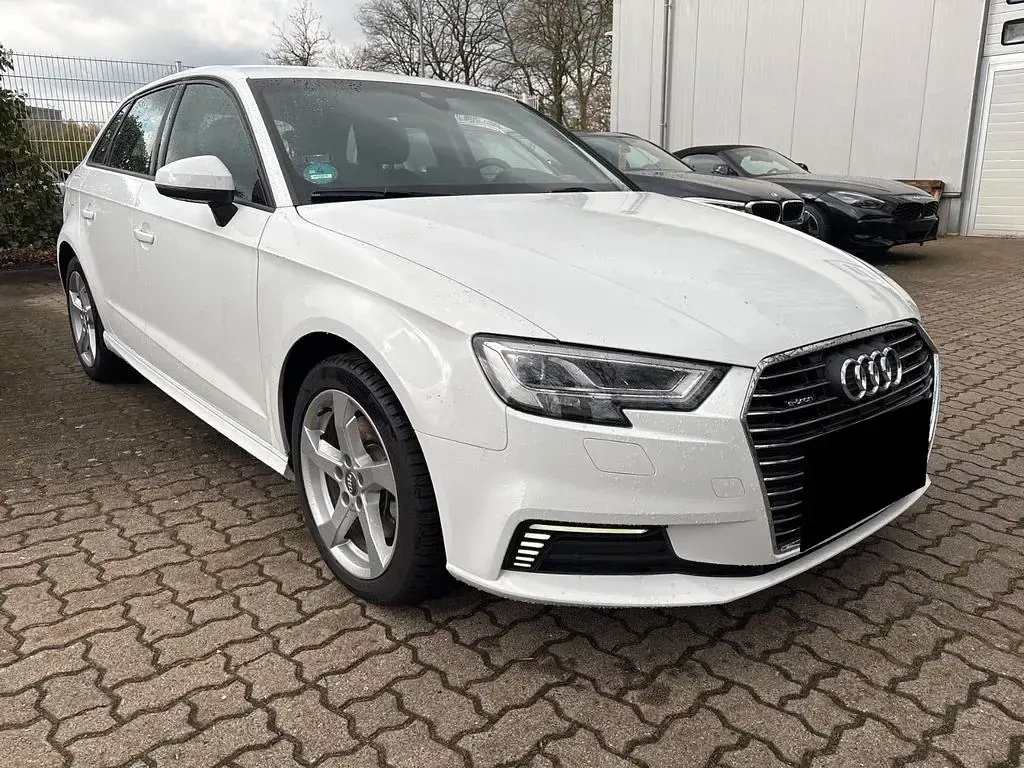 Gebraucht Audi e-tron Sport 204 PS (150 kW) 2020 Ibisweiss SUV