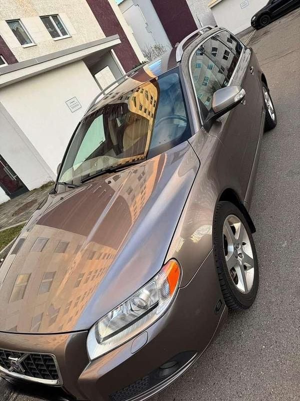 Gebraucht Volvo V70 Momentum 145 PS (106 kW) 2010 Gold Kombi