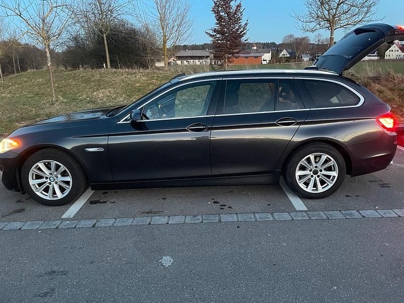 Gebraucht BMW 520 184 PS (135 kW) 2013 Grau Kombi