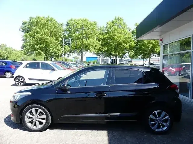 Gebraucht Hyundai i20 Trend 84 PS (61 kW) 2018 Schwarz Kleinwagen