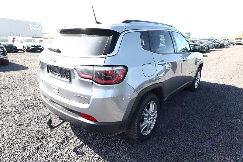 Second-hand Jeep Compass 170 CP (125 kW) 2018 Argintiu SUV