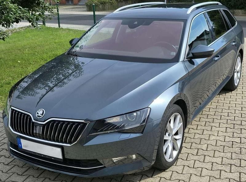 Grau Gebraucht 2017 Skoda Superb Kombi | 13.750 € (Superpreis) - Bild 1/4