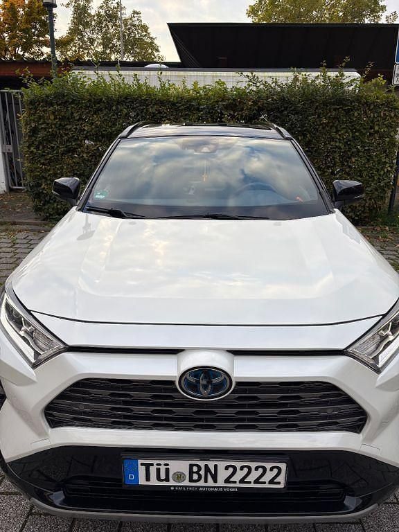 Weiß Gebraucht 2020 Toyota RAV4 Style SUV | 29.900 € (Etwas zu teuer) - Bild 1/4