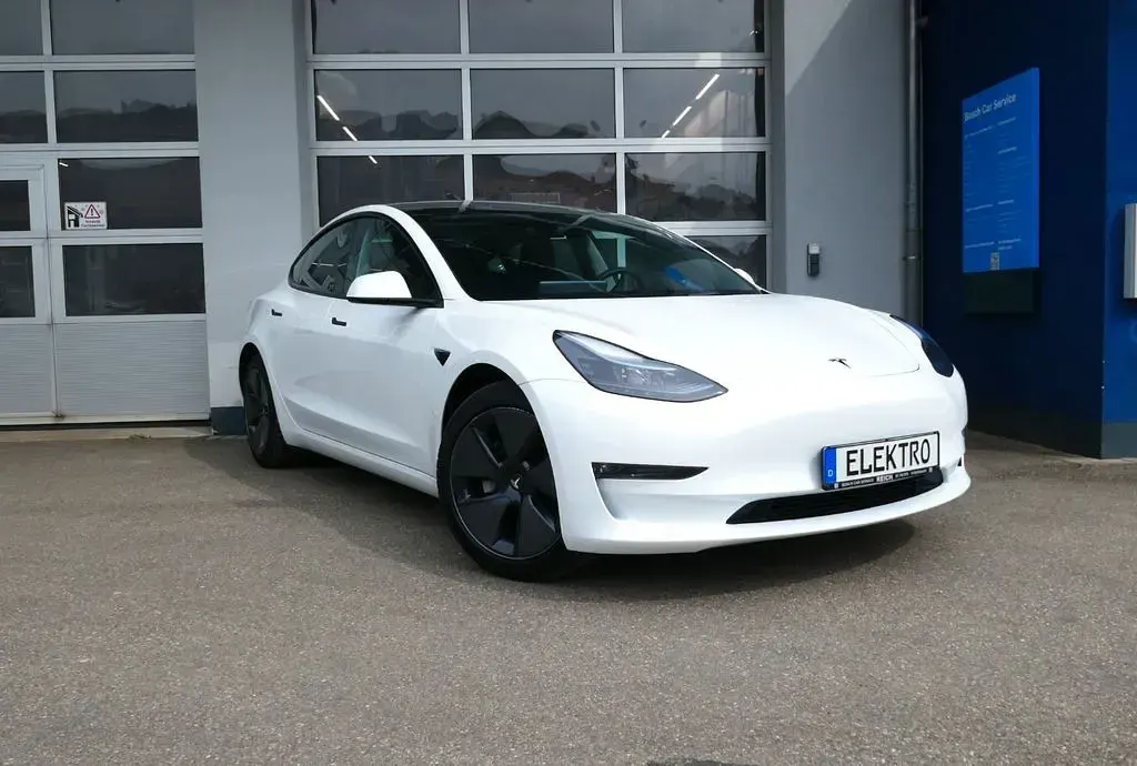 Second-hand Tesla Model 3 366 kW (498 CP) 2023 Alb Berlinǎ