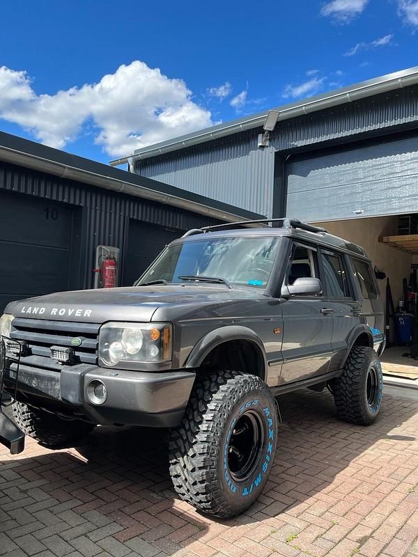 Grau Gebraucht 2002 Land Rover Discovery 2 SUV | 10.500 € (Guter Preis) - Bild 1/4