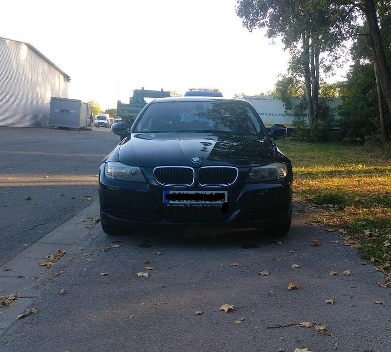 Gebraucht BMW 316 116 PS (85 kW) 2011 Schwarz Kombi