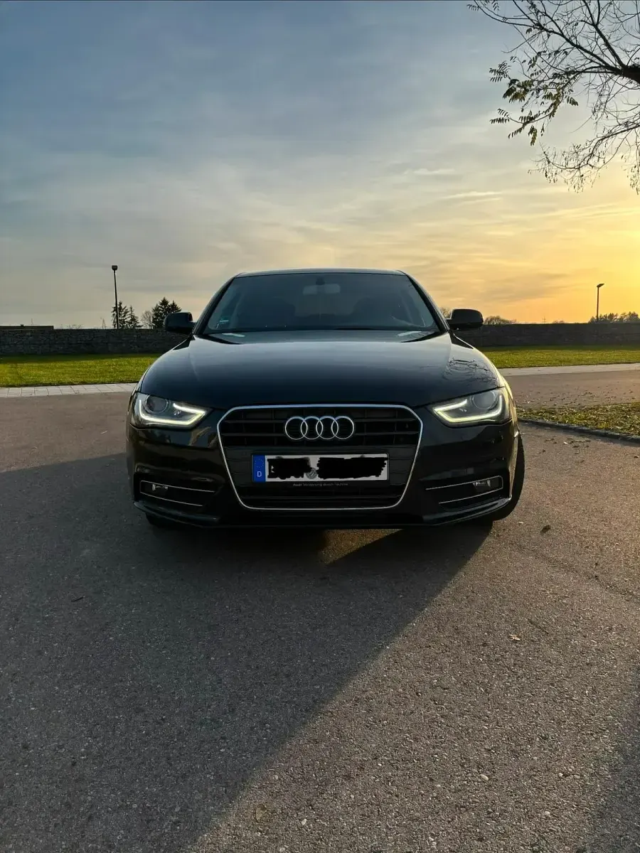 Gebraucht Audi A4 150 PS (110 kW) 2013 Blau Limousine