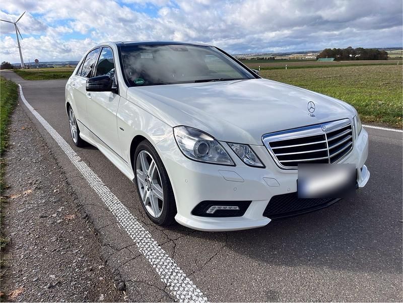 Gebraucht Mercedes E300 AMG 231 PS (169 kW) 2011 Weiß Limousine