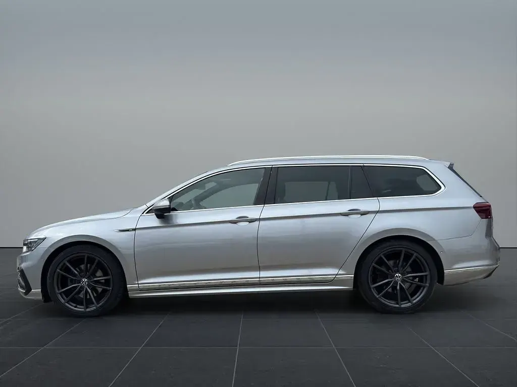 Usata VW Passat R-line 200 CV (147 kW) 2024 Argento Station wagon