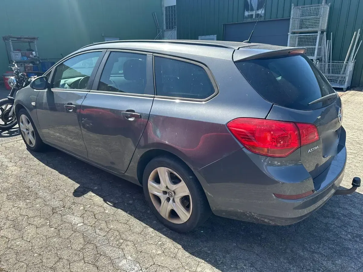 Gebraucht Opel Astra Design Edition 110 PS (80 kW) 2011 Grau Kombi