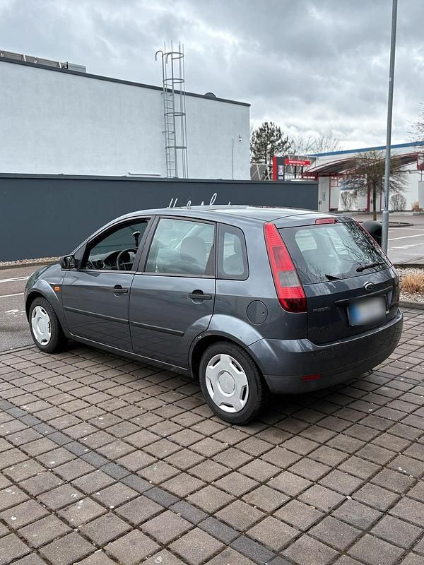 Gebraucht Ford Fiesta 69 PS (50 kW) 2004 Grau Kleinwagen