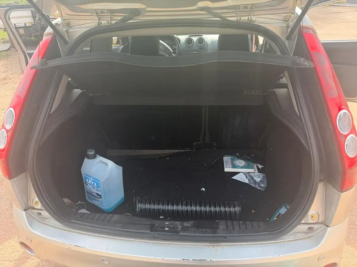 Second-hand Ford Fiesta 70 CP (51 kW) 2007 Argintiu Hatchback