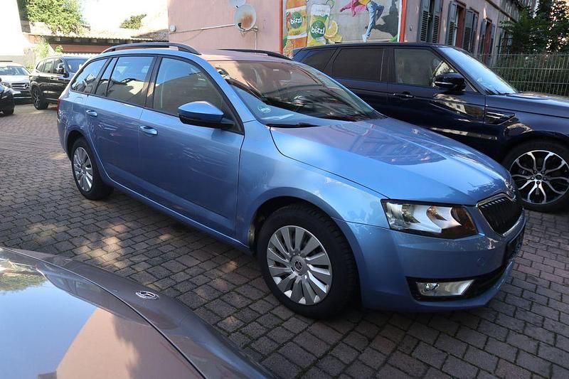 Modra denim/denim blau (metallic) Gebraucht 2015 Skoda Octavia Ambition Kombi | 11.400 € (Fairer Preis) - Bild 1/4