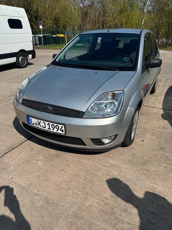 Gebraucht Ford Fiesta 80 PS (58 kW) 2003 Silber Kleinwagen