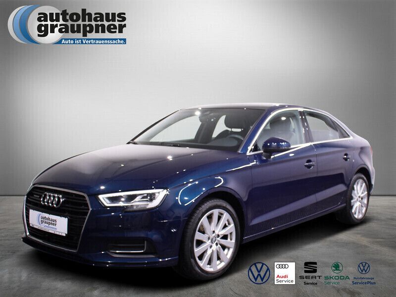 Blau / kosmosblau Gebraucht 2020 Audi A3 Design Limousine | 24.888 € (Superpreis) - Bild 1/4