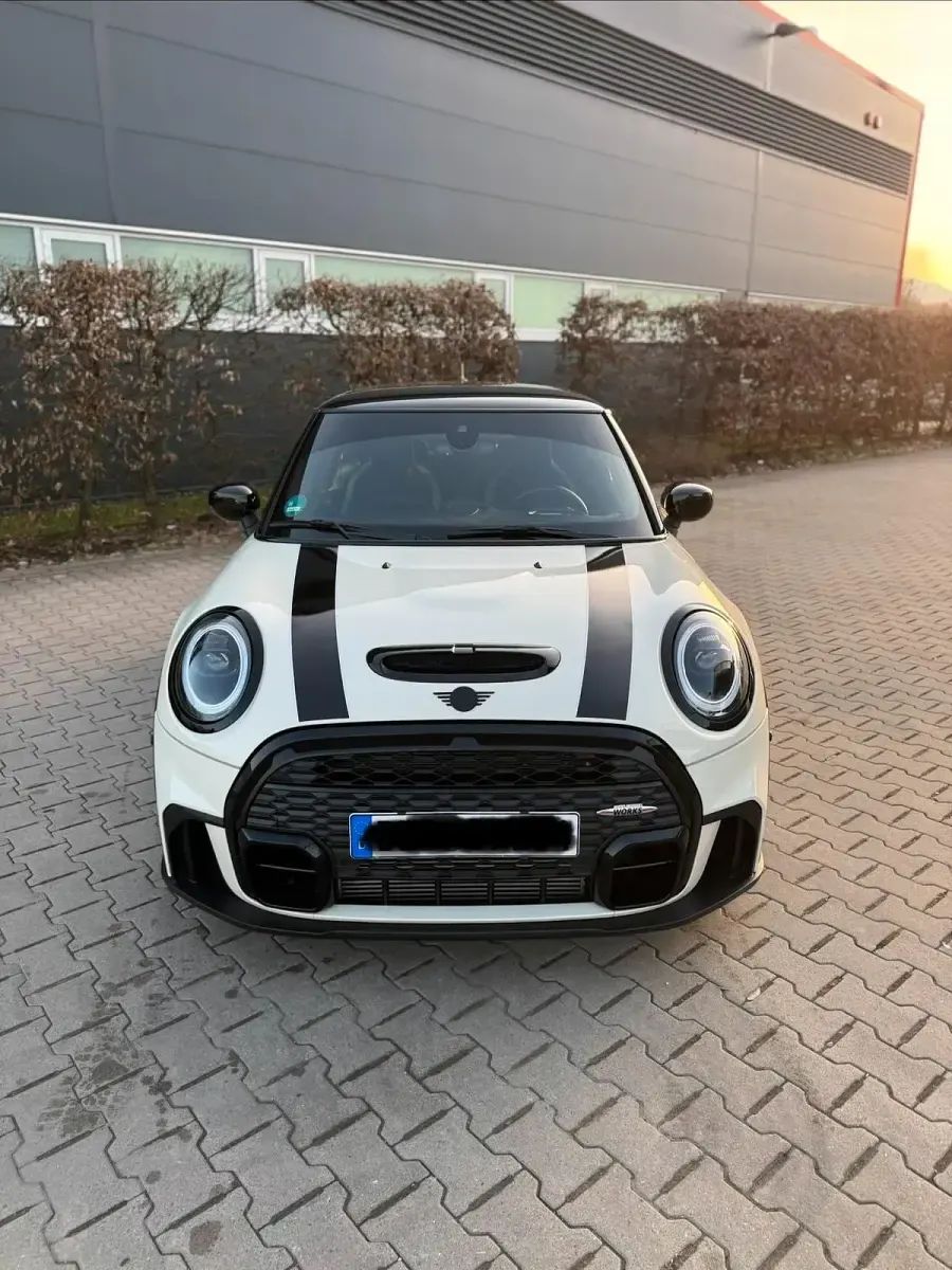 Używany Mini John Cooper Works 231 KM (169 kW) 2022 Biały Hatchback