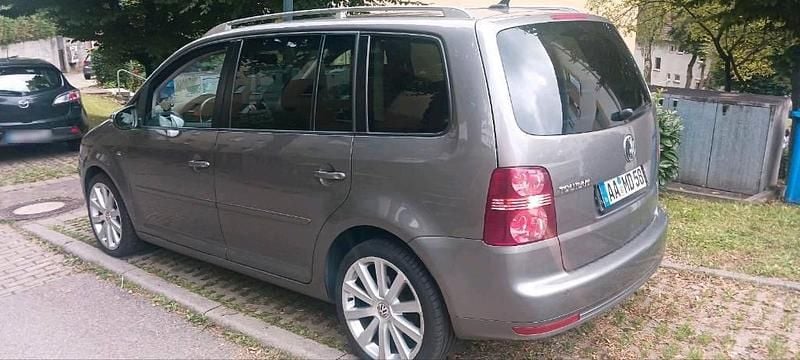 Gebraucht VW Touran 140 PS (102 kW) 2010 Grau Van / Kleinbus