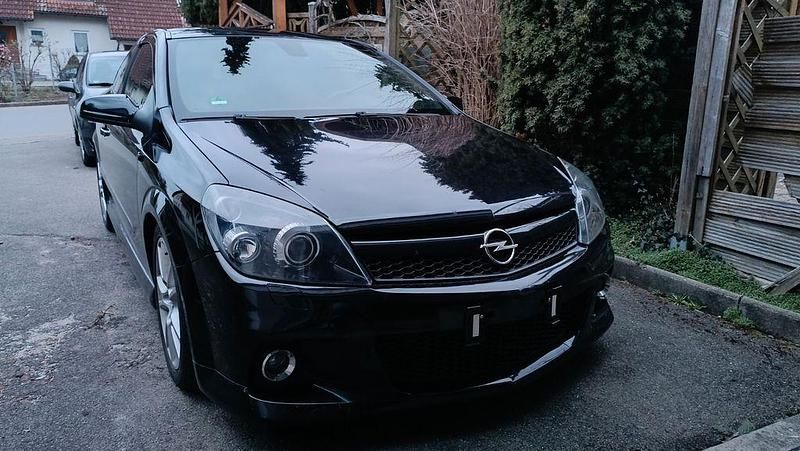 Gebraucht Opel Astra GTC OPC 241 PS (177 kW) 2008 Schwarz Limousine